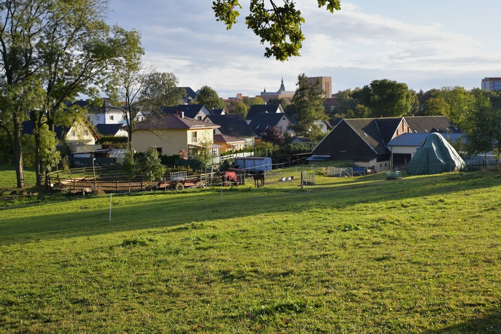 pferdesport/reitanlage/sicht-aus-baeckereikoppel.jpg